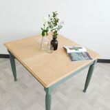 Square table campaign