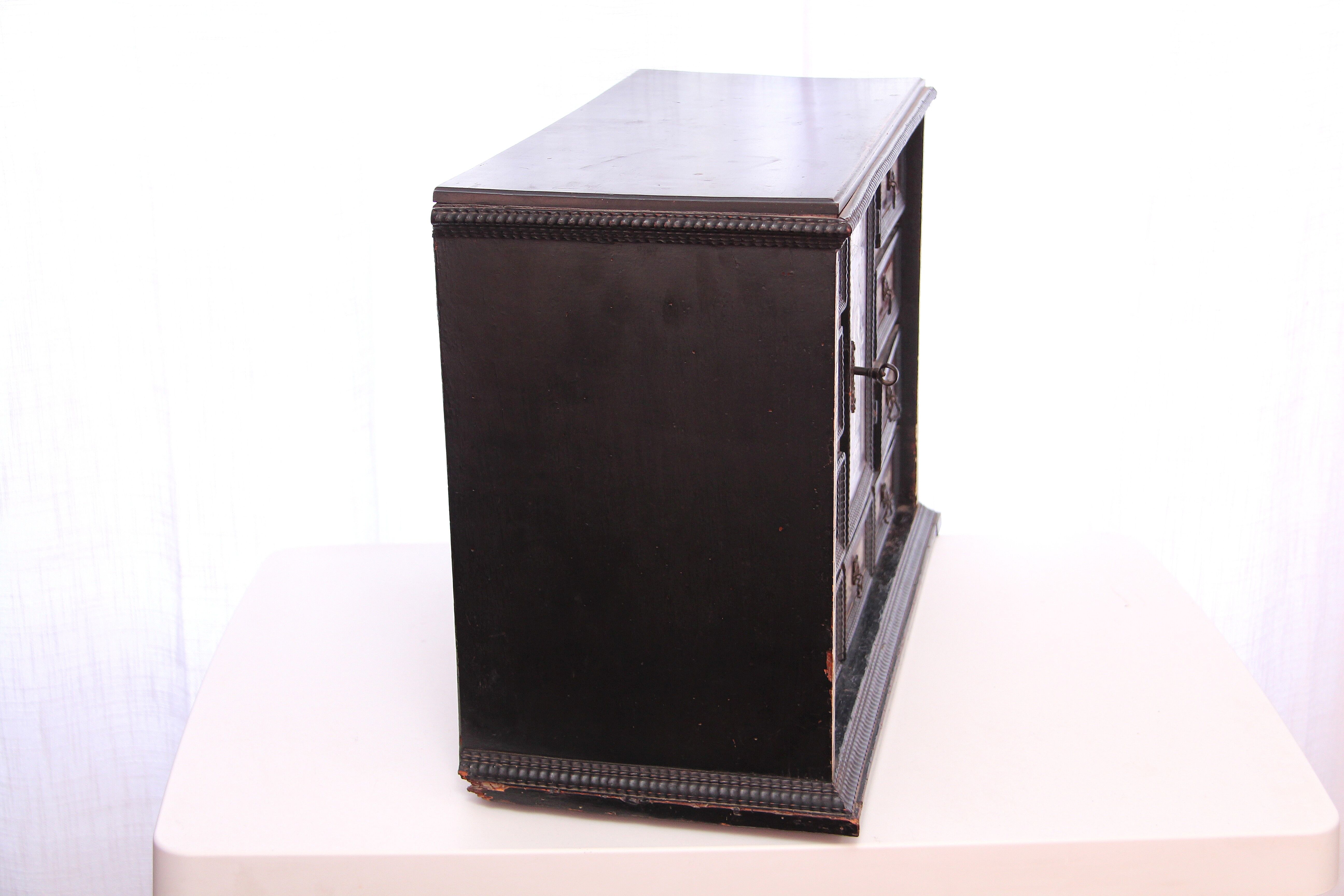 Cabinet Flamand du XVII ème siècle