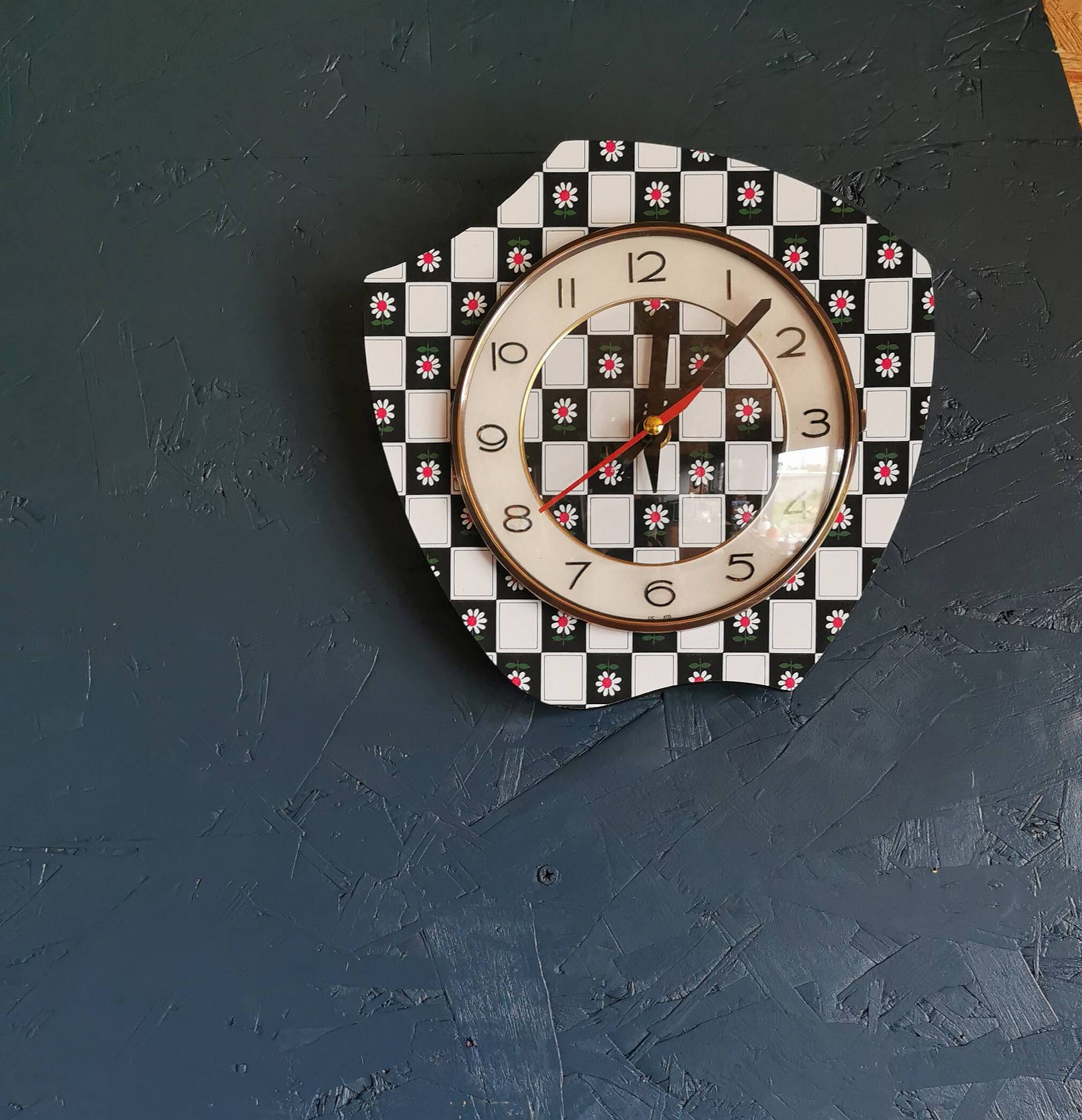 Vintage silent asymmetrical wall pendulum clock "Black and white checkered flowers"