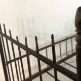 Lit de poupée en fer forgé