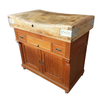 Chopping block butcher around 1920 opening on 2 drawers and 2 doors in pitch pine and Sycamore