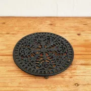 Black cast iron trivet in a chic country style.