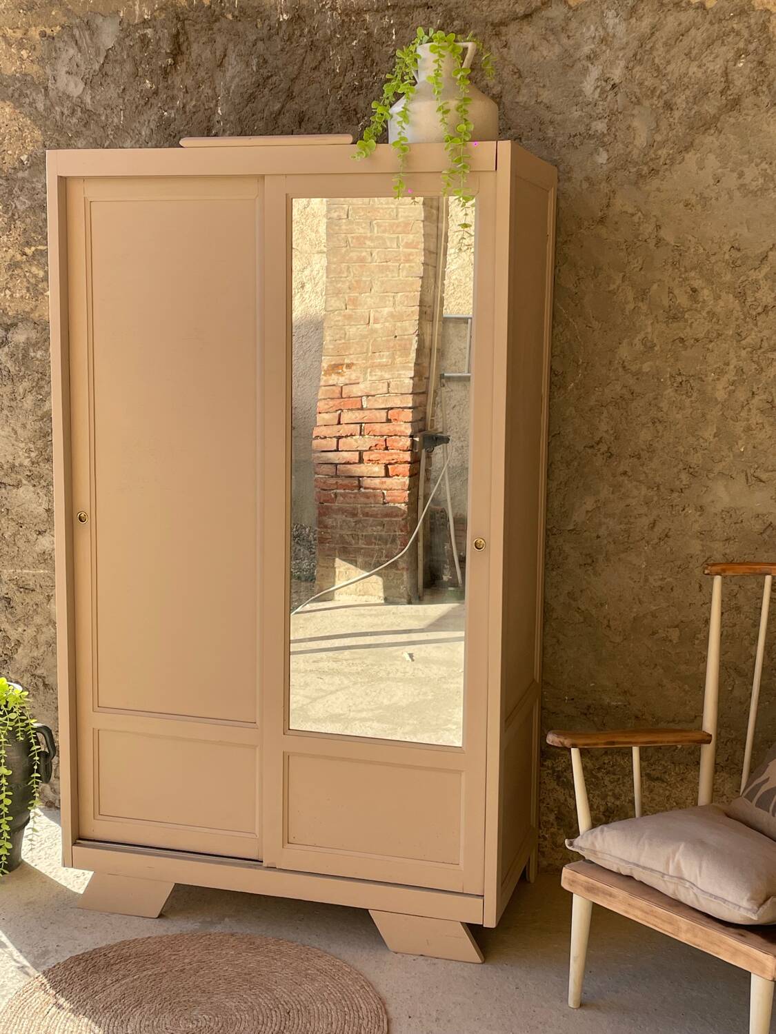 Armoire vintage