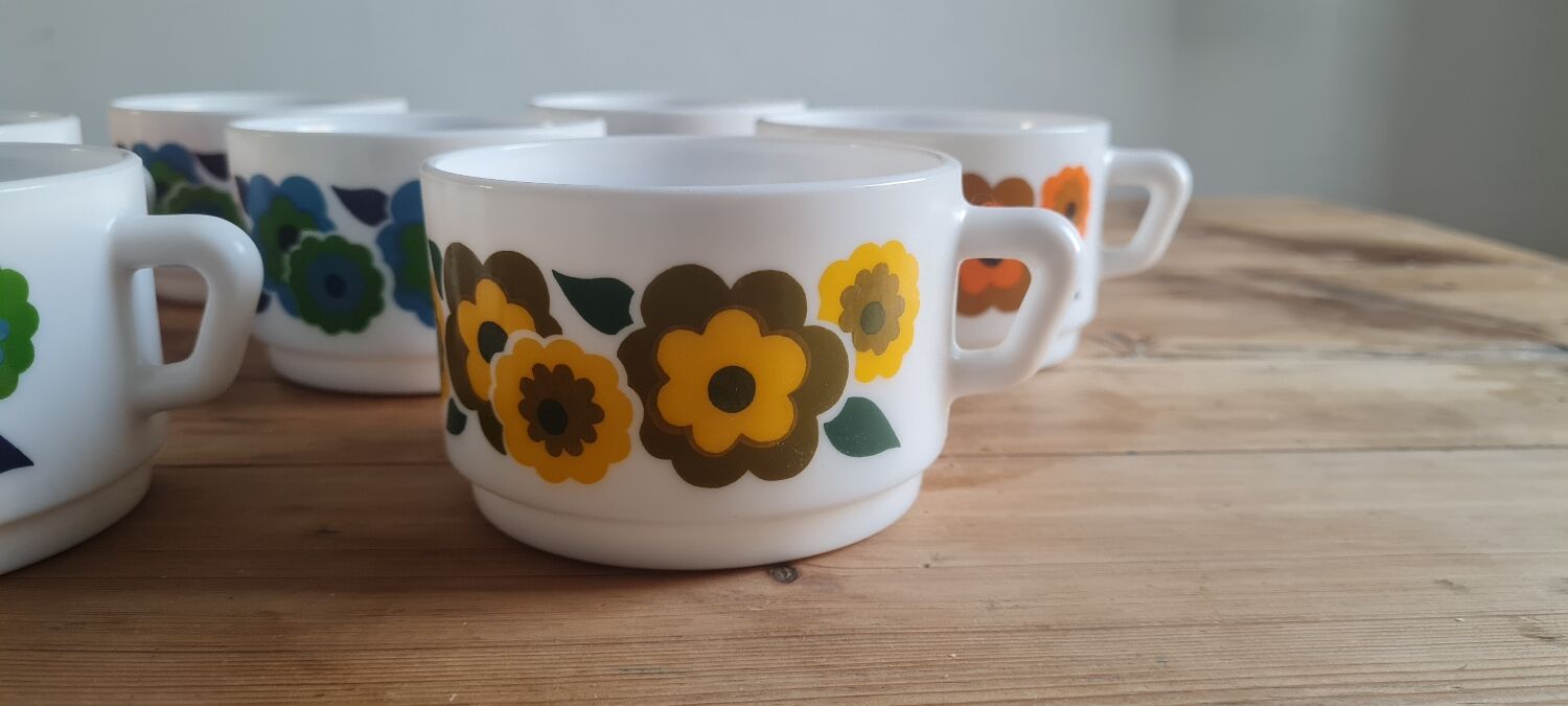 Set of seven arcopal coffee cups