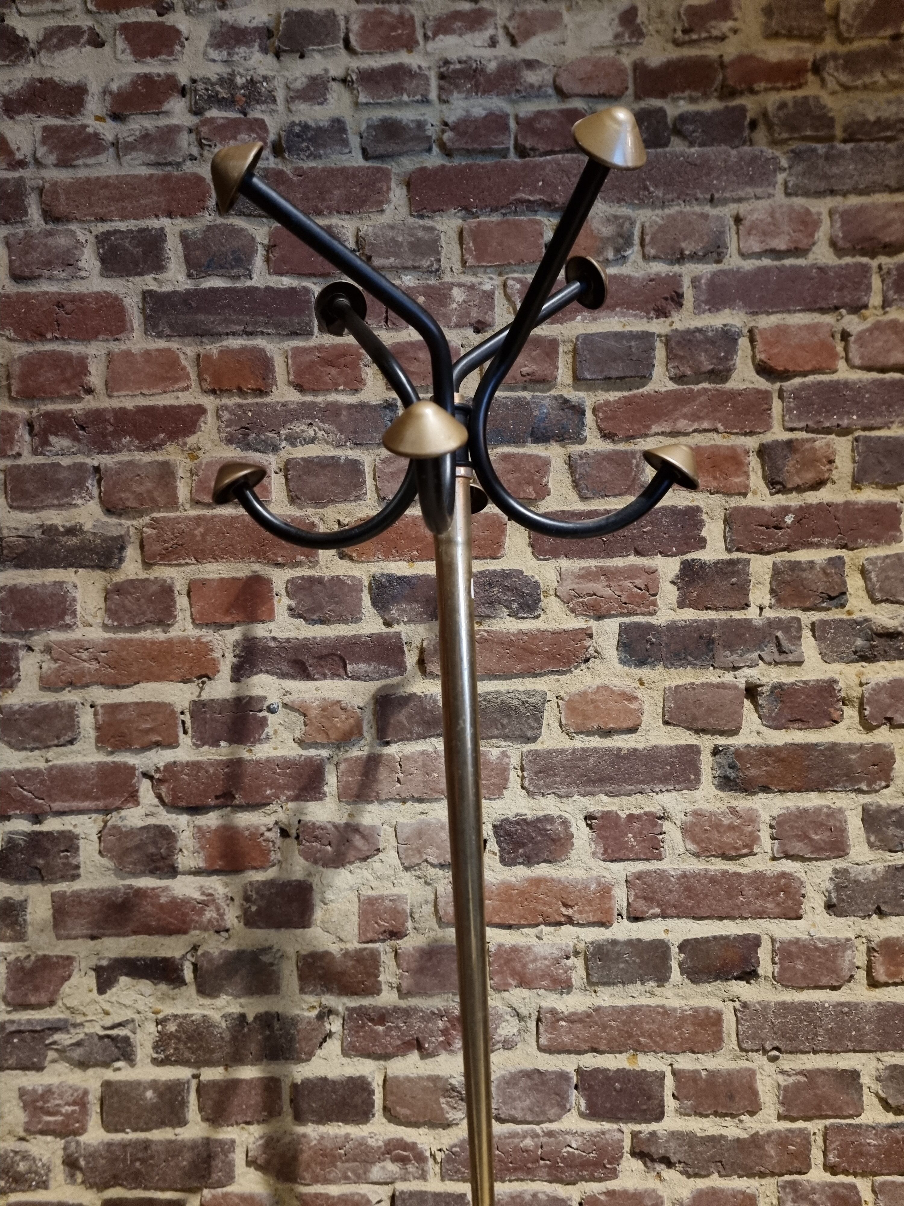 Swivel coat rack
