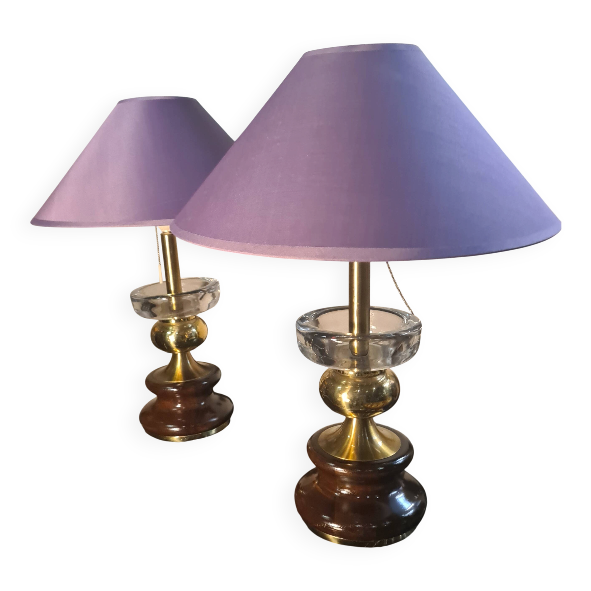 A pair of vintage table lamps featuring a turned wooden base, accessories...