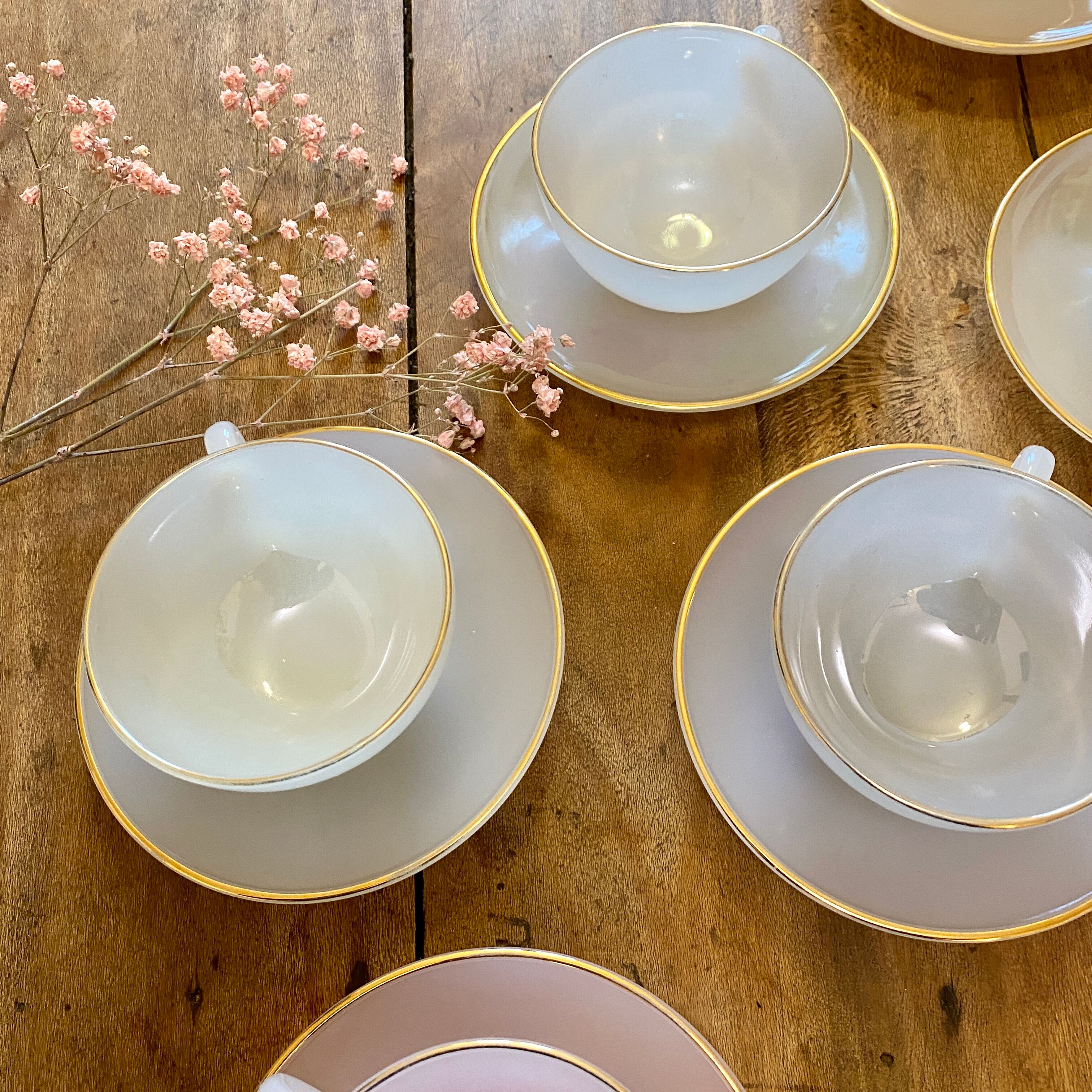 Set of 8 vintage cups and subcups, pastel Arcopal