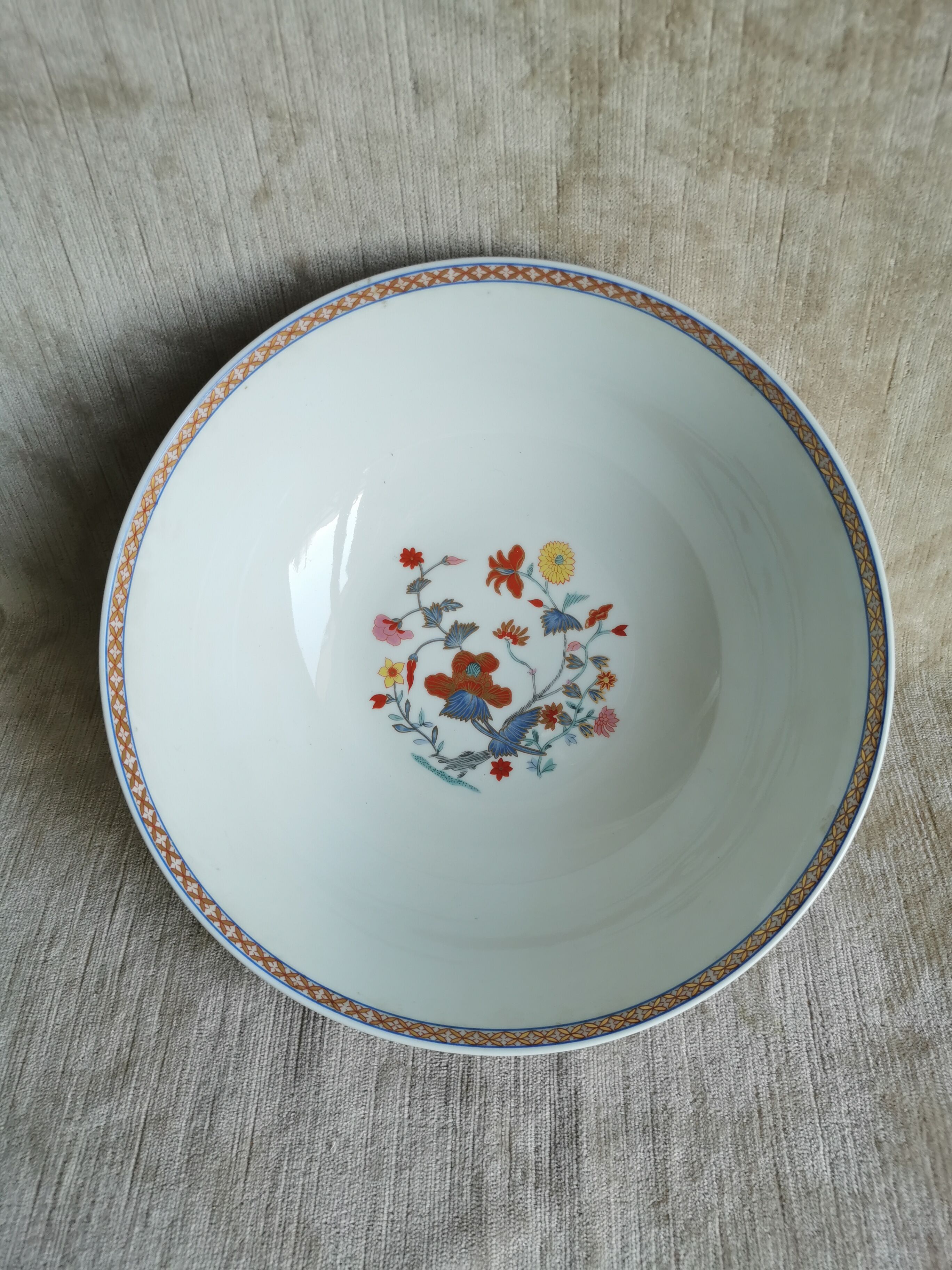 Round salad bowl in Limoges porcelain Bernardaud model Pondicherry