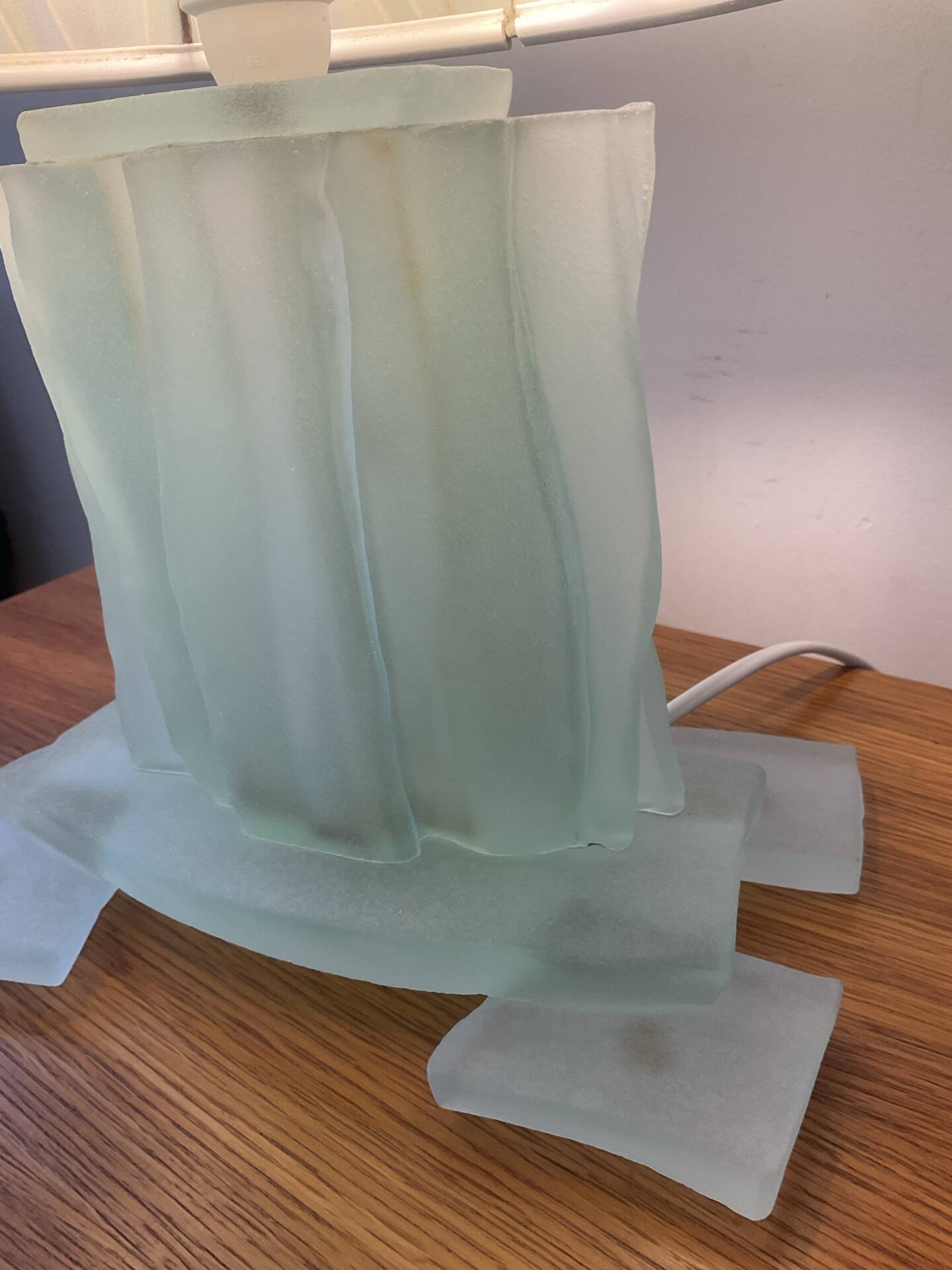 Lampe vintage en verre dépoli et abat jour en soie