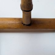 Porte-manteaux mural en bois tourné