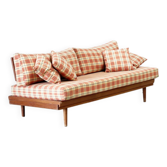 A Knoll Antimott daybed by Wilhelm Knoll