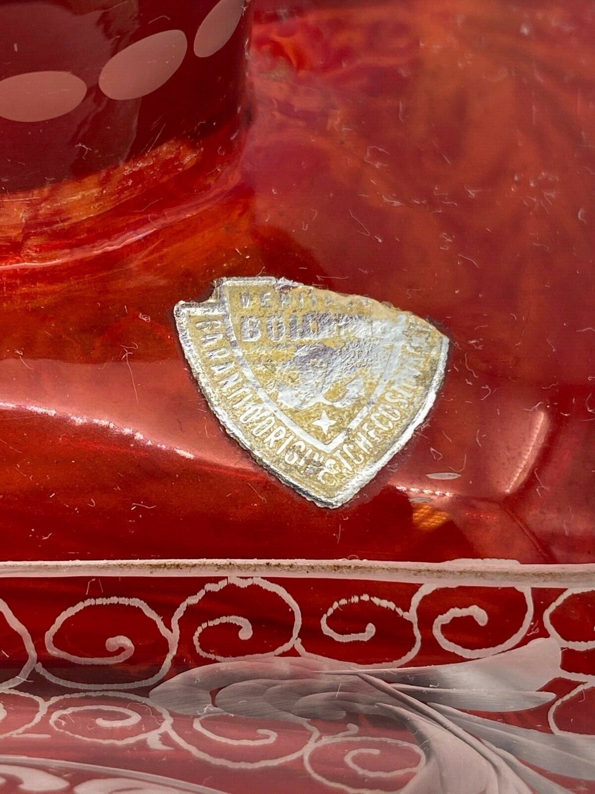 Tchecoslovakia 1930 crystal carafe engraved with ruby red grinder