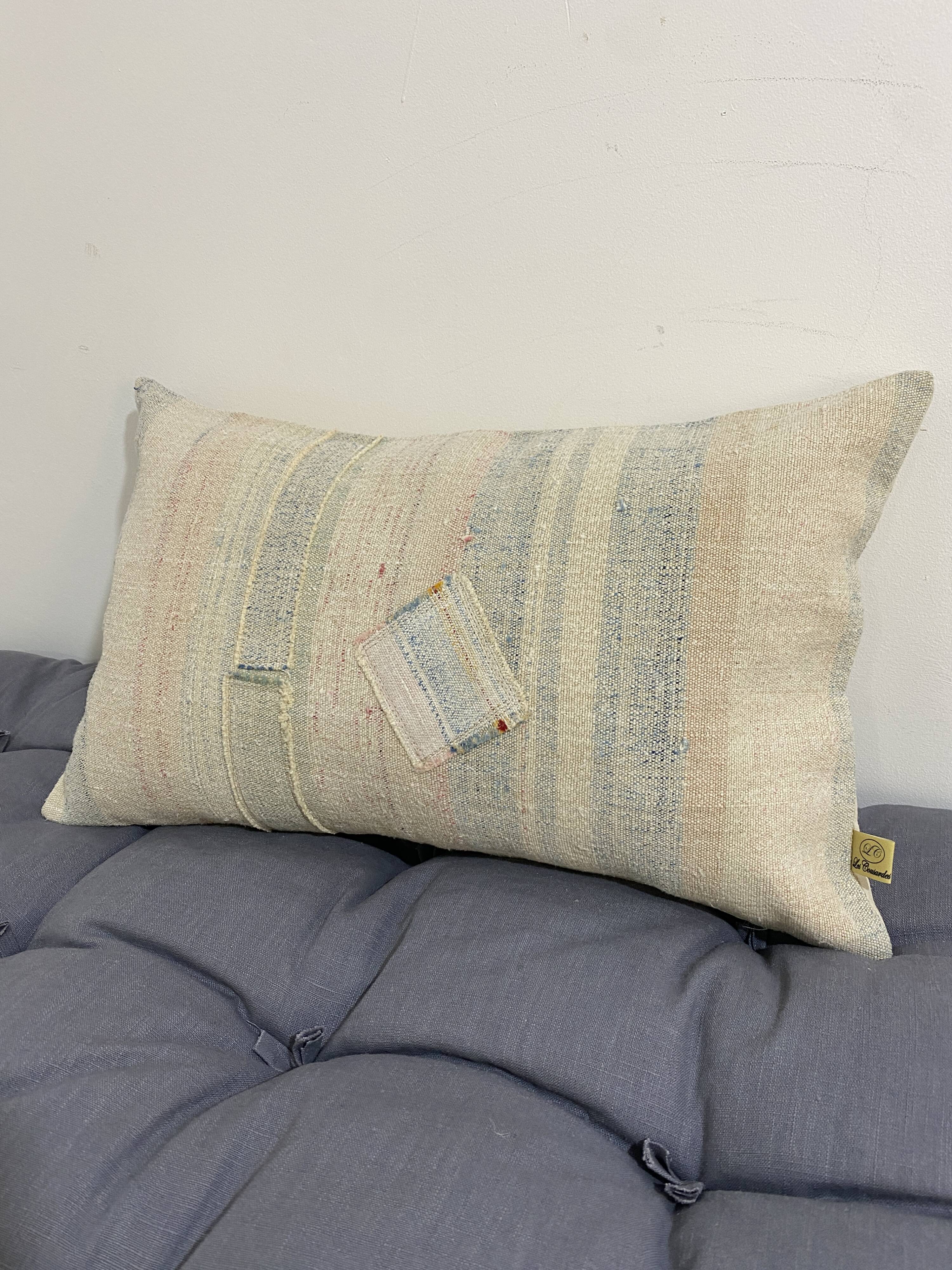Cushion in vintage canvas Kilim style