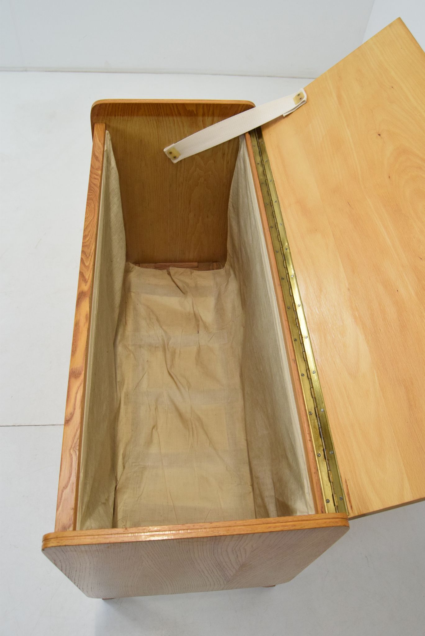 Commode du milieu du siècle Tatra Pravenec années 1960.