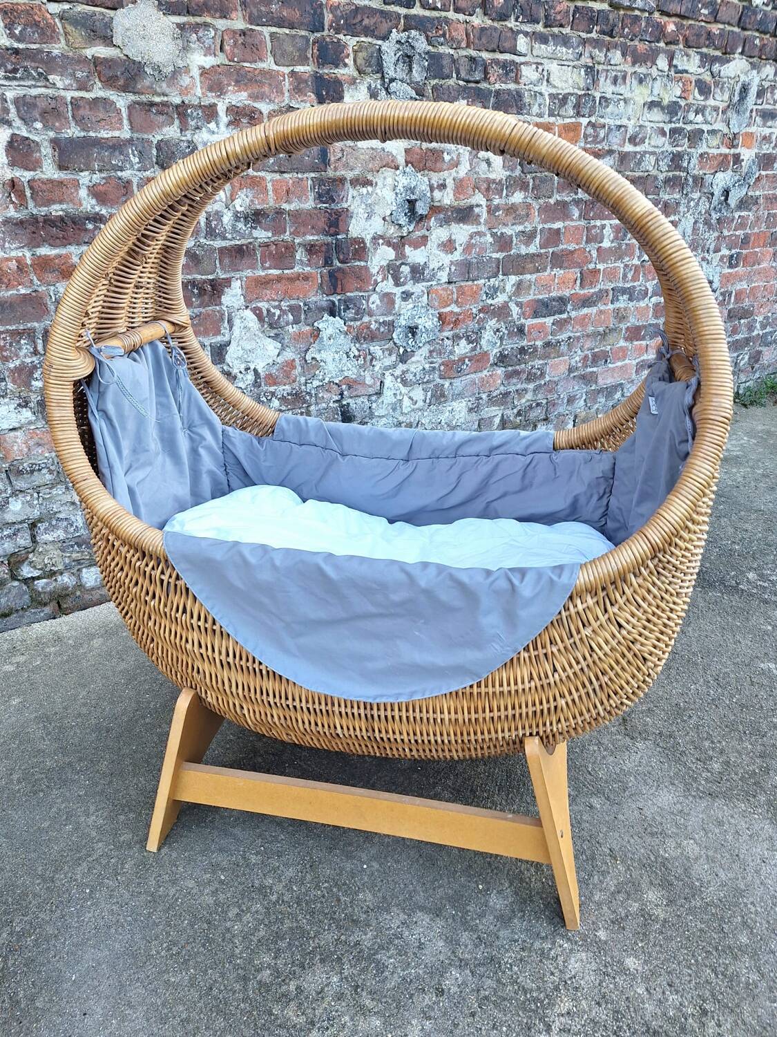 Vintage baby bed designed by Dirk Van Sliedregt for Gebroeders Jonkers, be