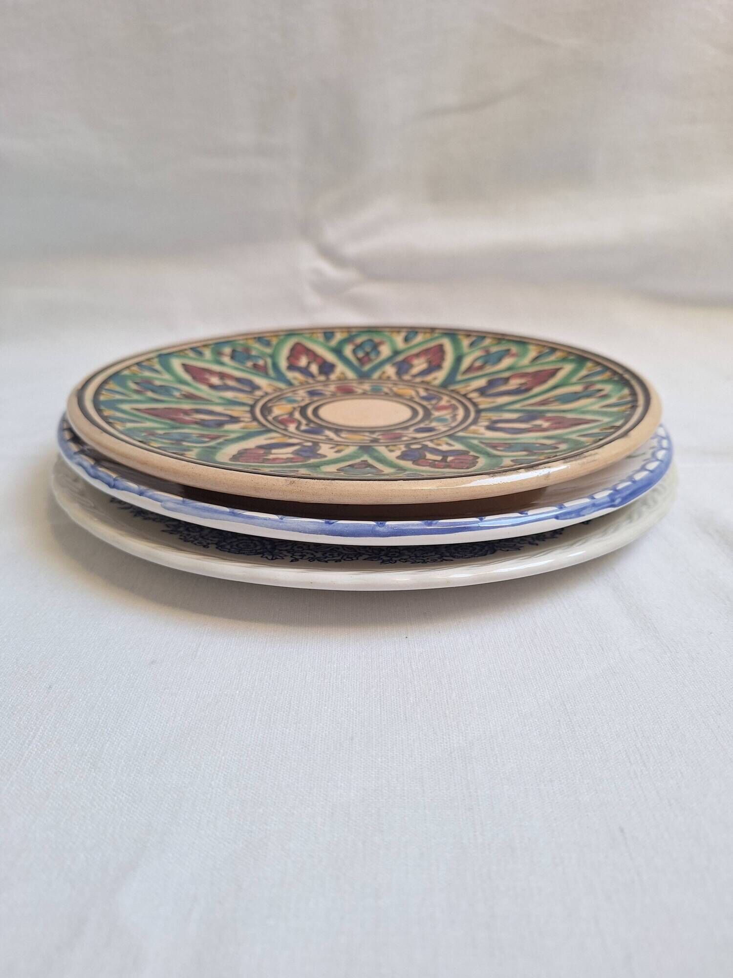 Assiettes plates artisanal, peinte à la main