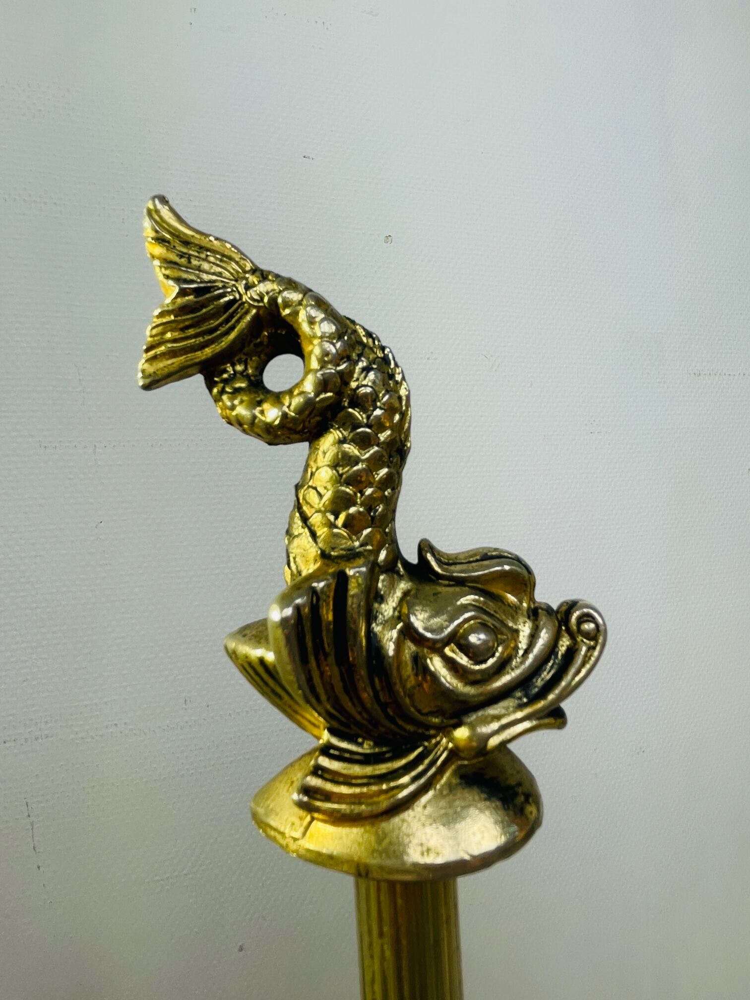 Porte-revues vintage n laiton néo classique