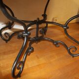 Table carrée en merisier avec abattants.