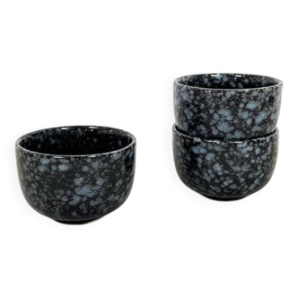 Black and gray ceramic mugs