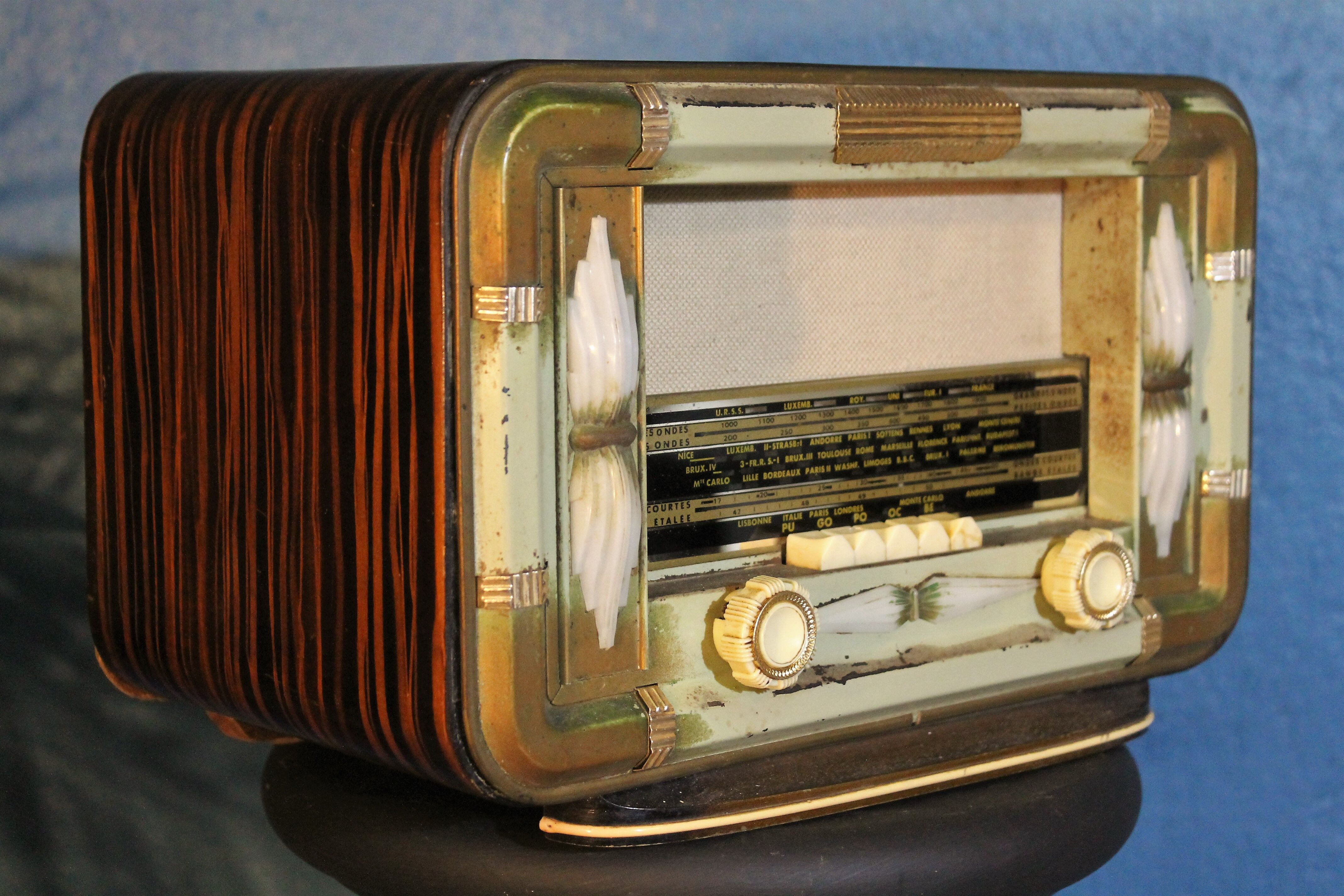 Bluetooth radio station "Flames" 1950s