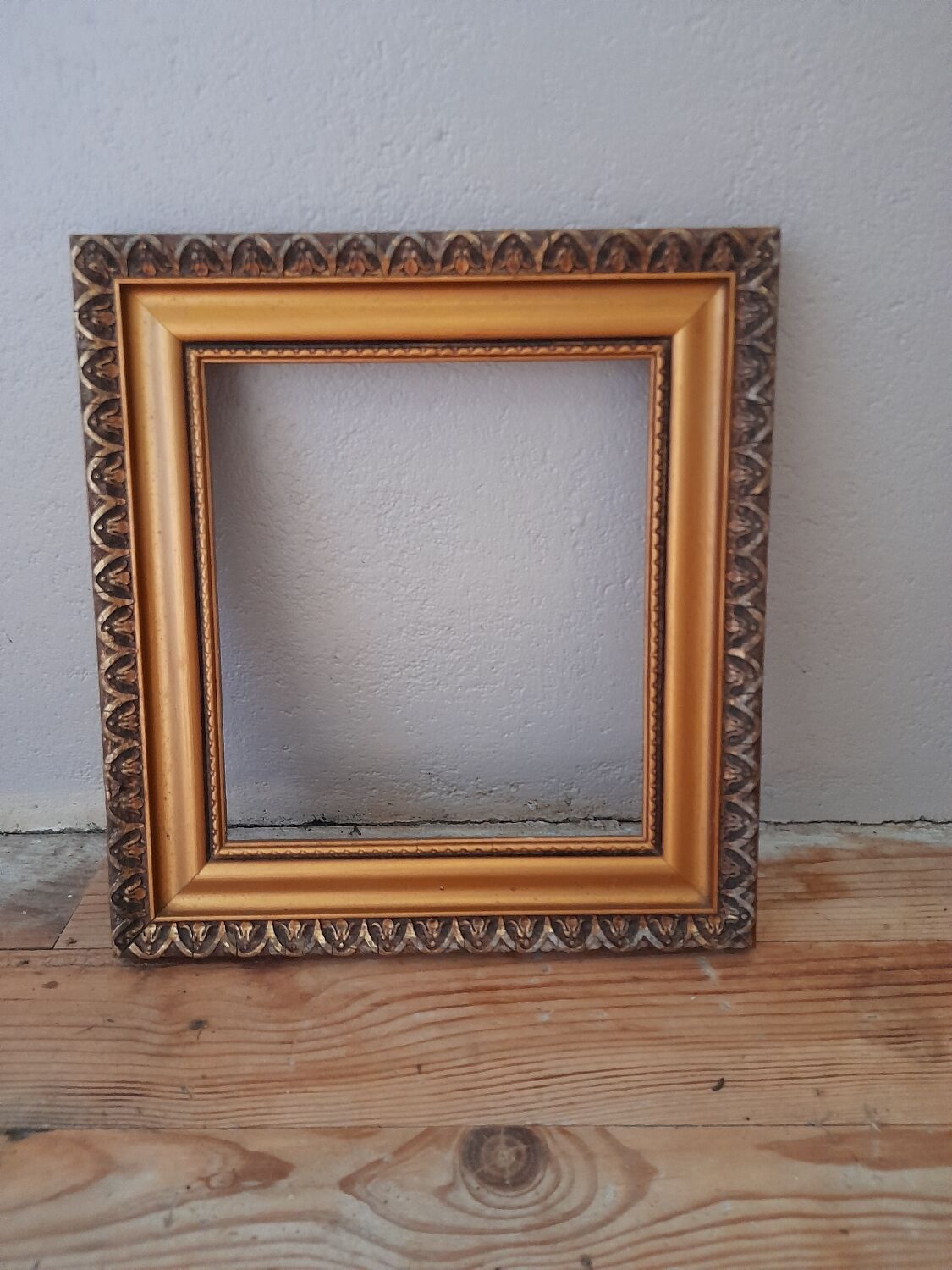 Wall frame molding and gilding
