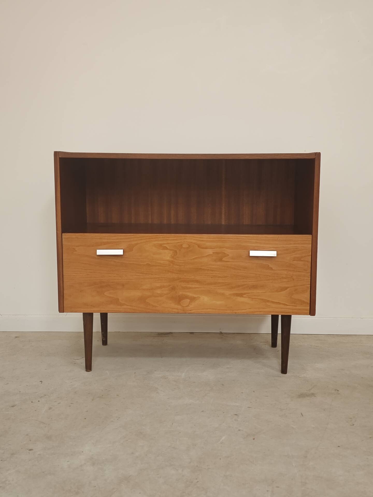 Petit meuble d'appoint buffet en bois 1970
