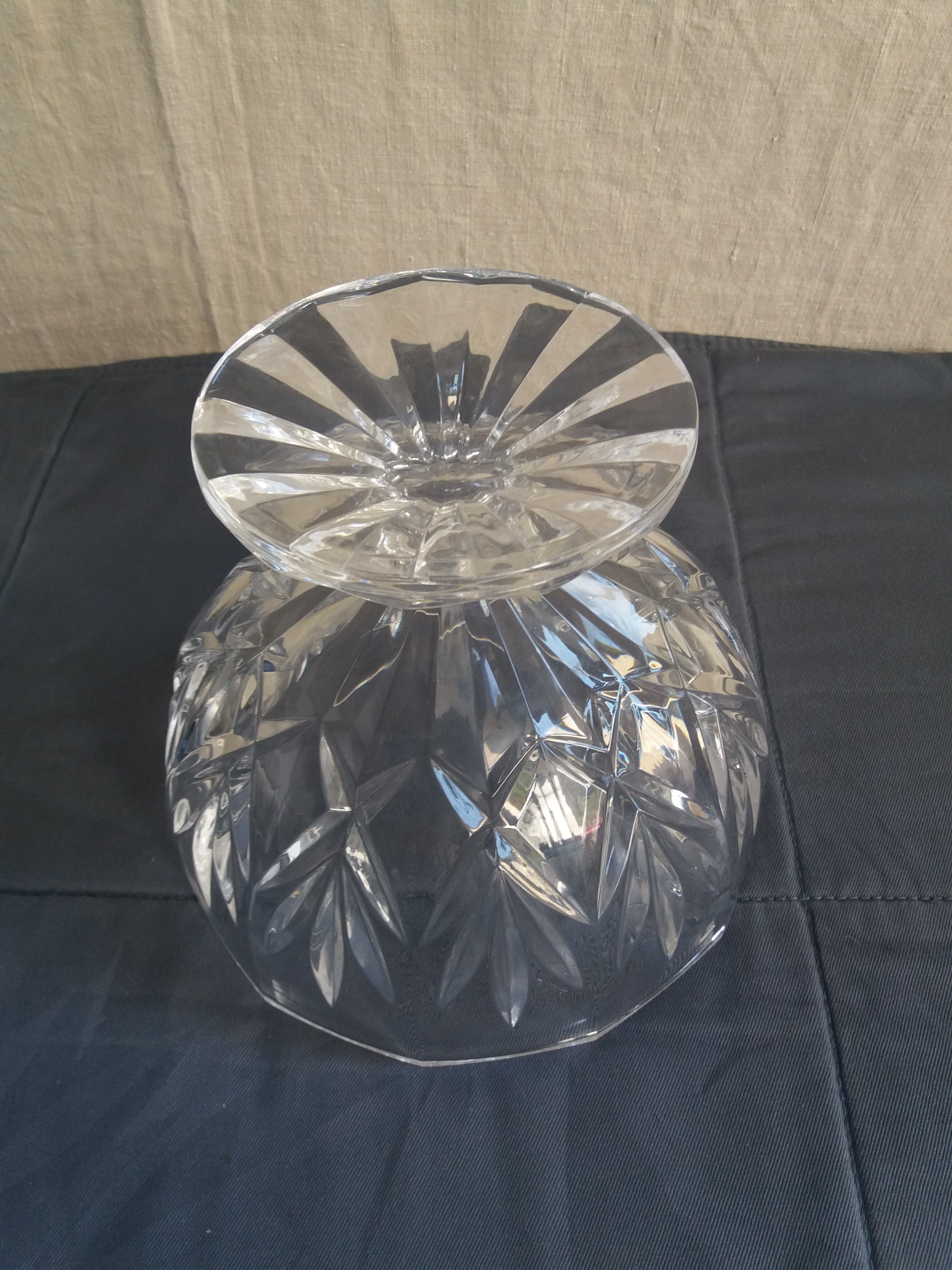 Crystal compotier on shower foot