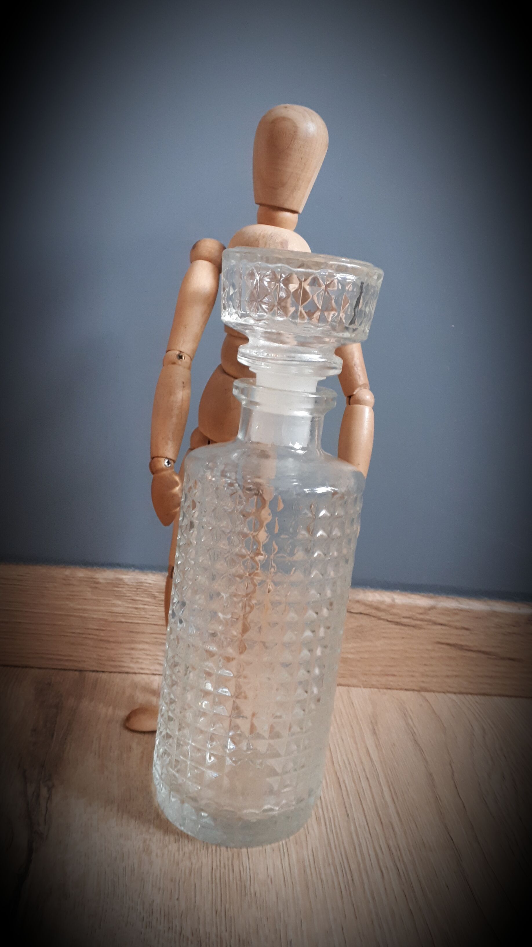 Round whiskey carafe