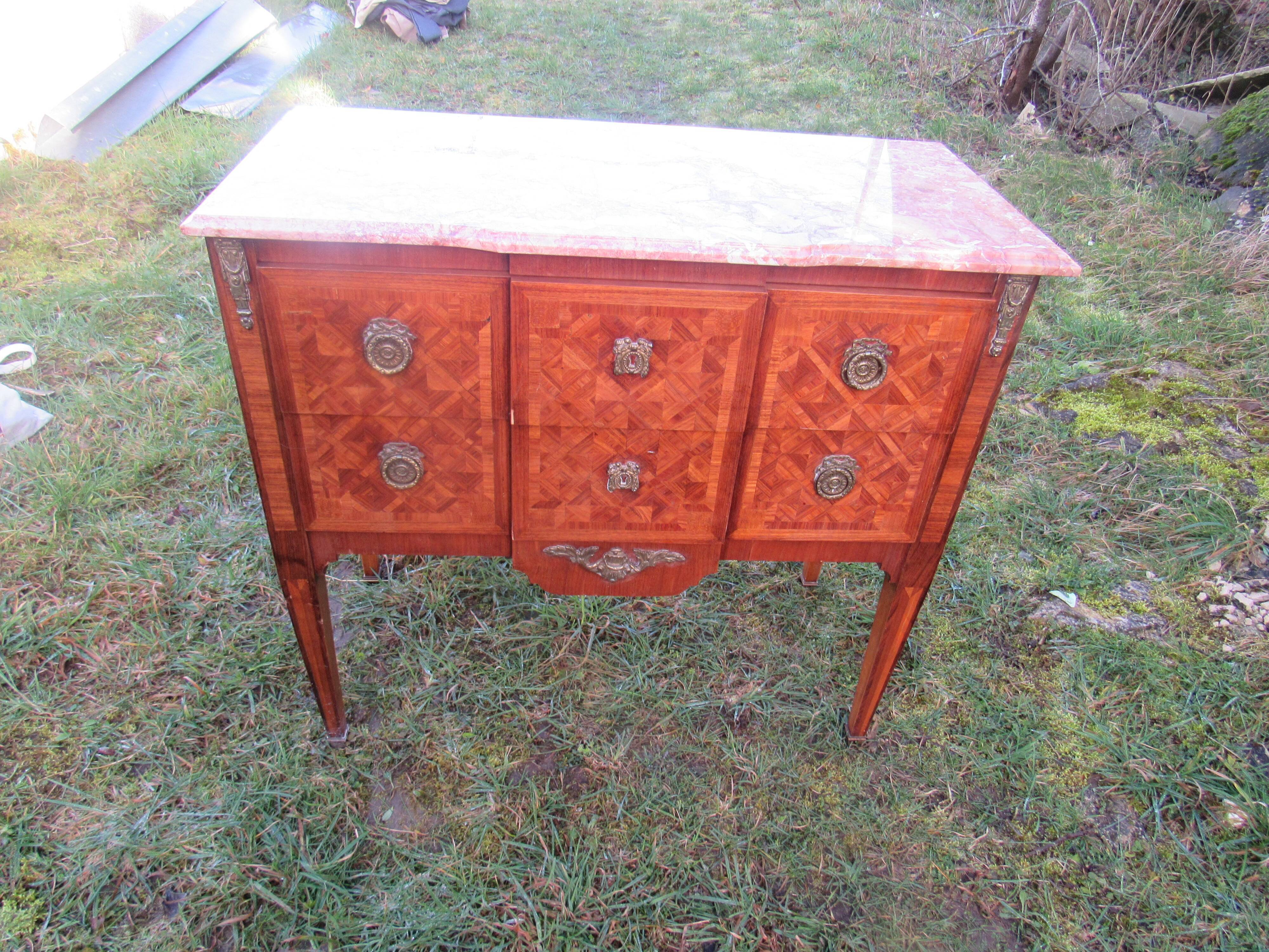 Chest of drawers