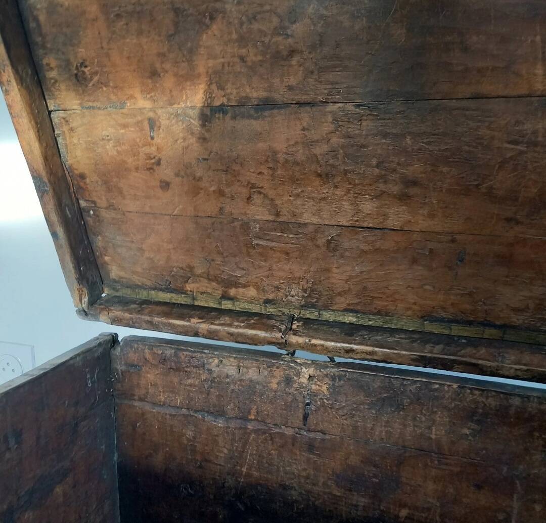 Grand Coffre ancien tibetain en bois avec peinture de bouddha XVIII