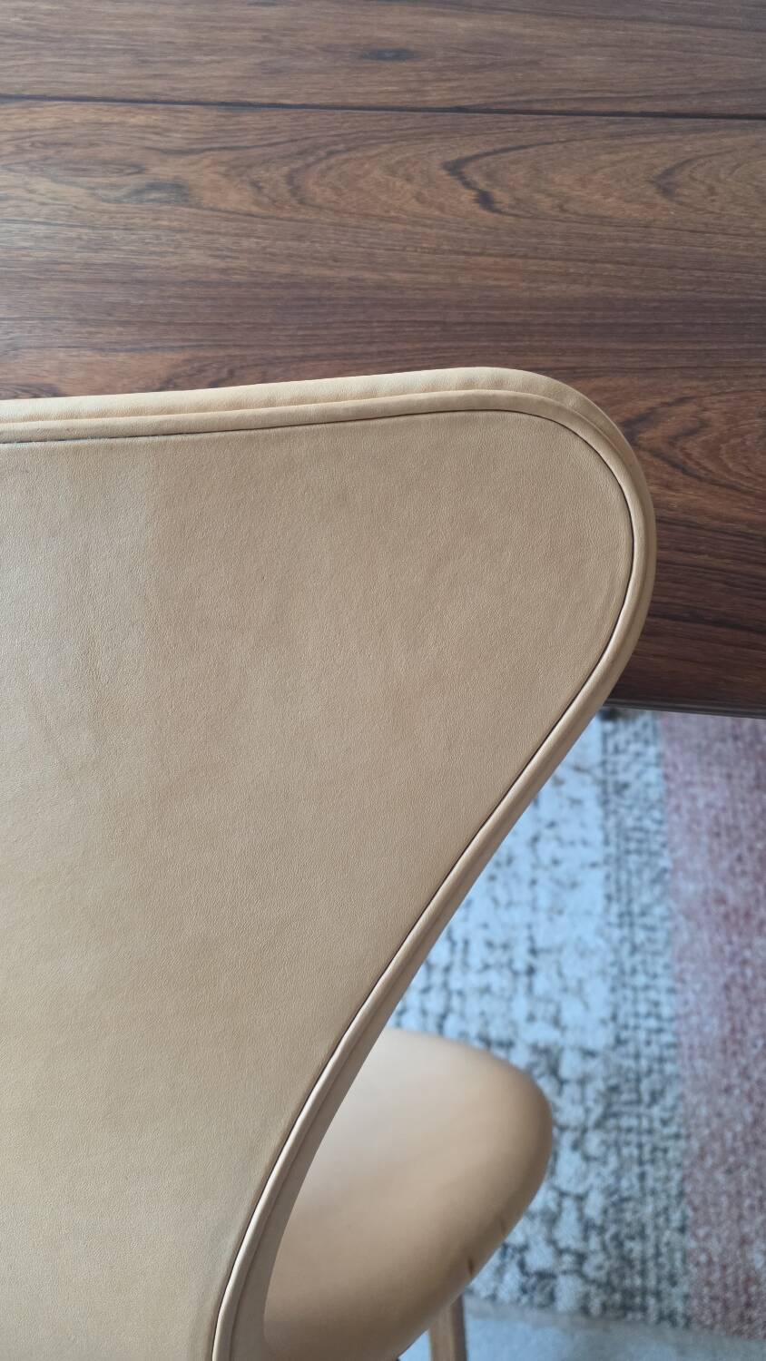 Arne Jacobsen Rosewood Drop leave Table with chairs Fritz Hansen