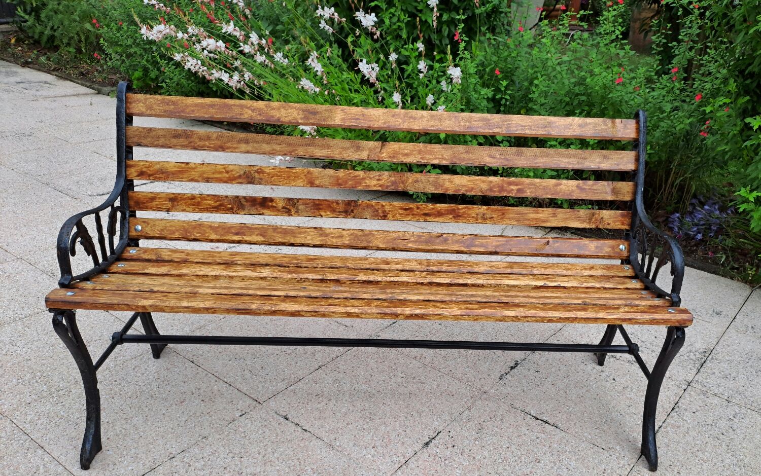 Garden bench cast iron and wood