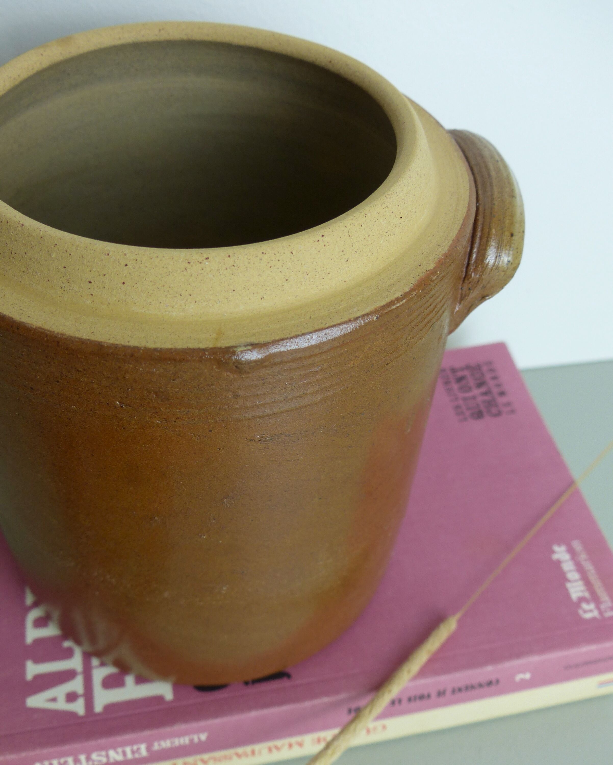 Bonny sandstone pot