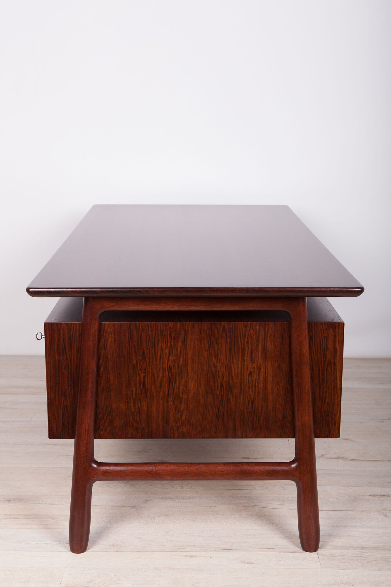 Bureau en bois model 75 Desk de Omann Jun années 1960