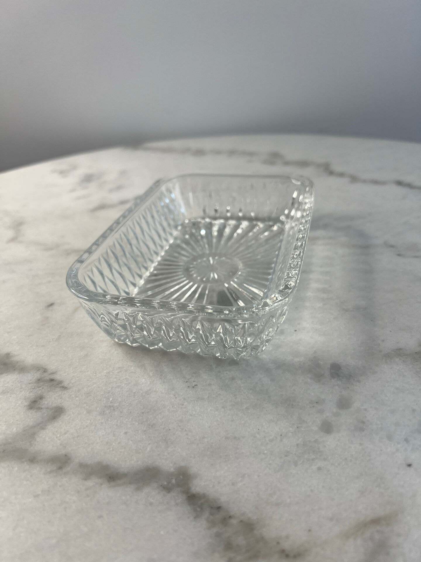 Coupelle rectangulaire en verre taillé 14,5x9,5cm