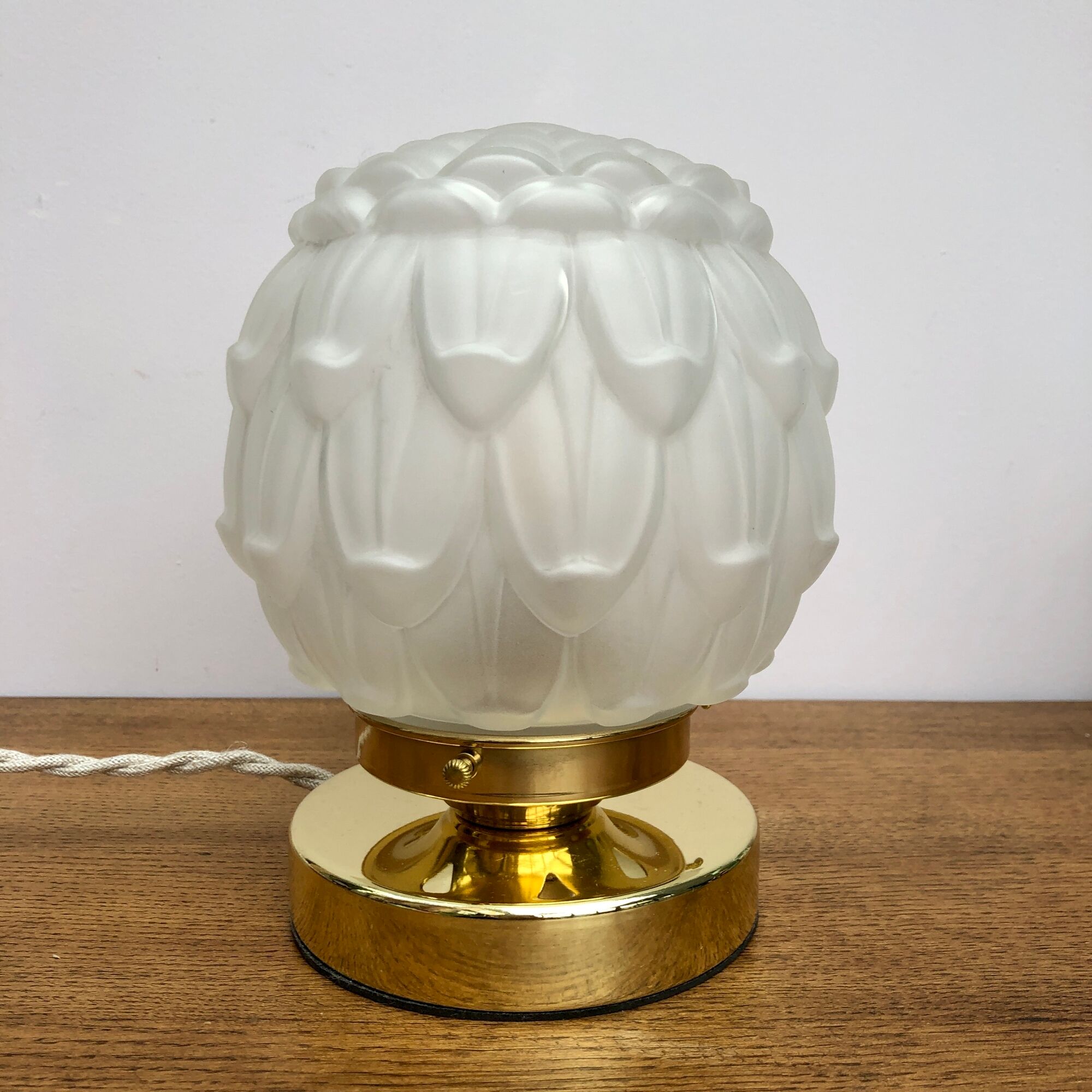 Vintage art deco globe table lamp in frosted glass