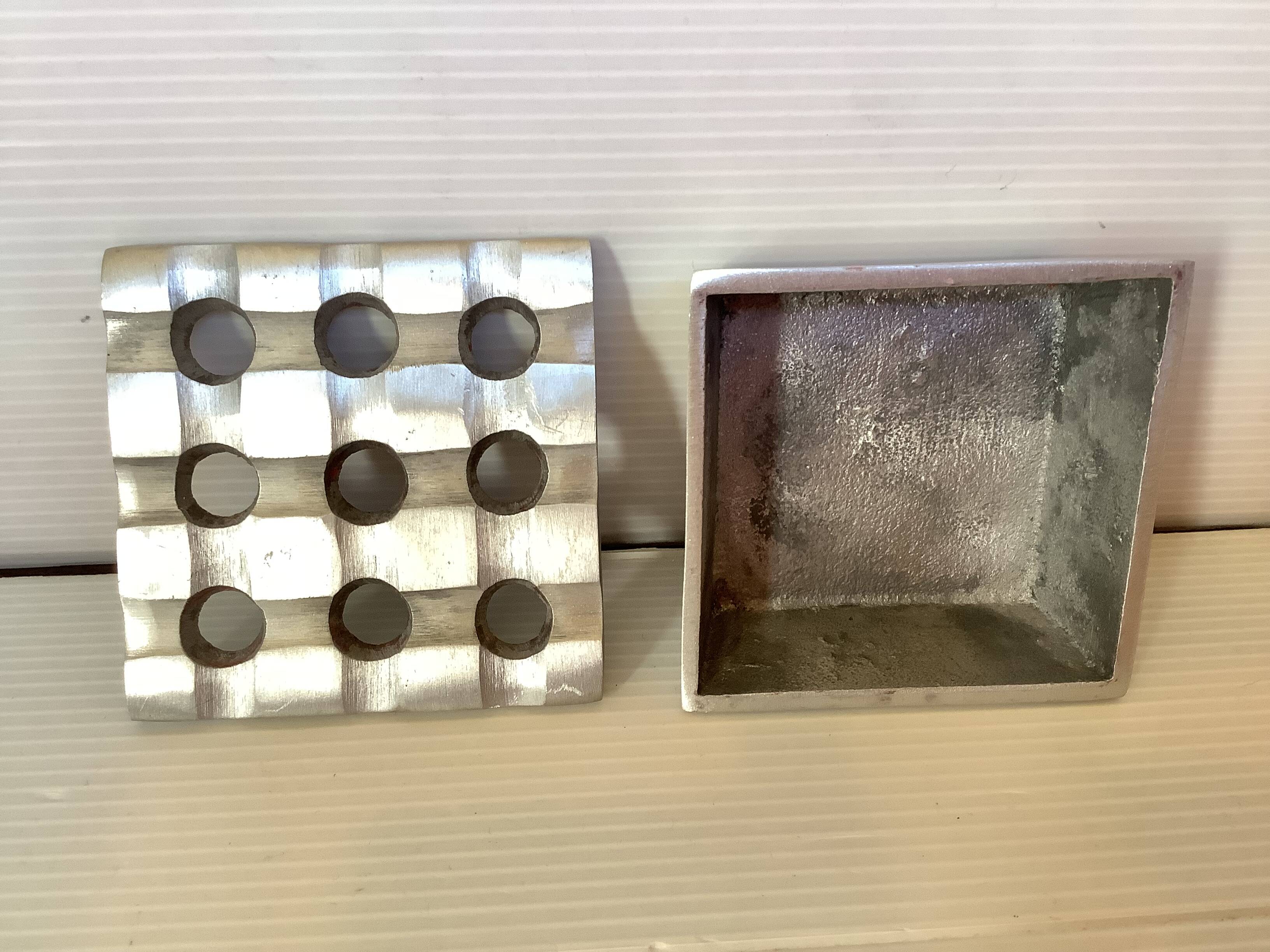 Ultima style ashtray