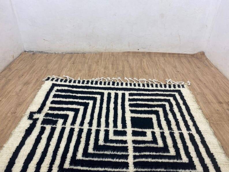 Handmade black and white Beni Ouraine Berber rug, size 150 x 250 cm