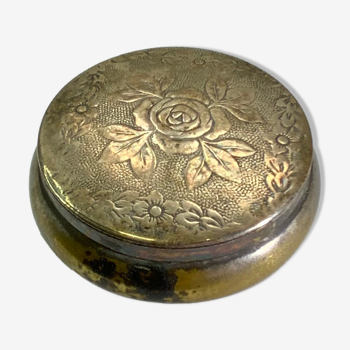 Antique box in silver metal pill box vintage powder magazine pink carving on top origin Italy