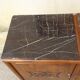 Large buffet en noyer massif, dessus en marbre noir