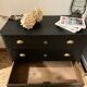 Commode classique noir mat et laiton