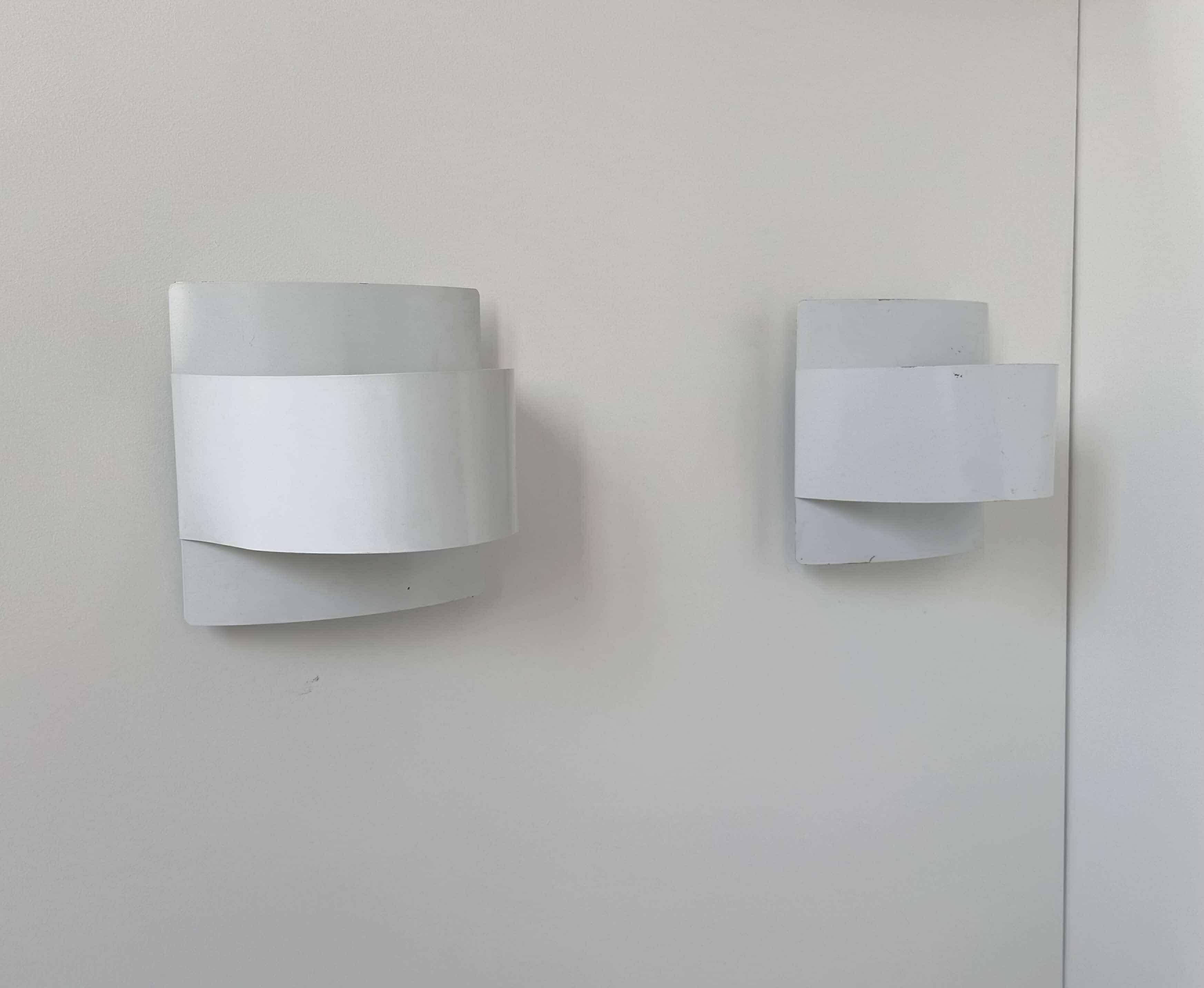 Pair of vintage wall lights, white lacquered metal, Peter Celsing Sweden 1960