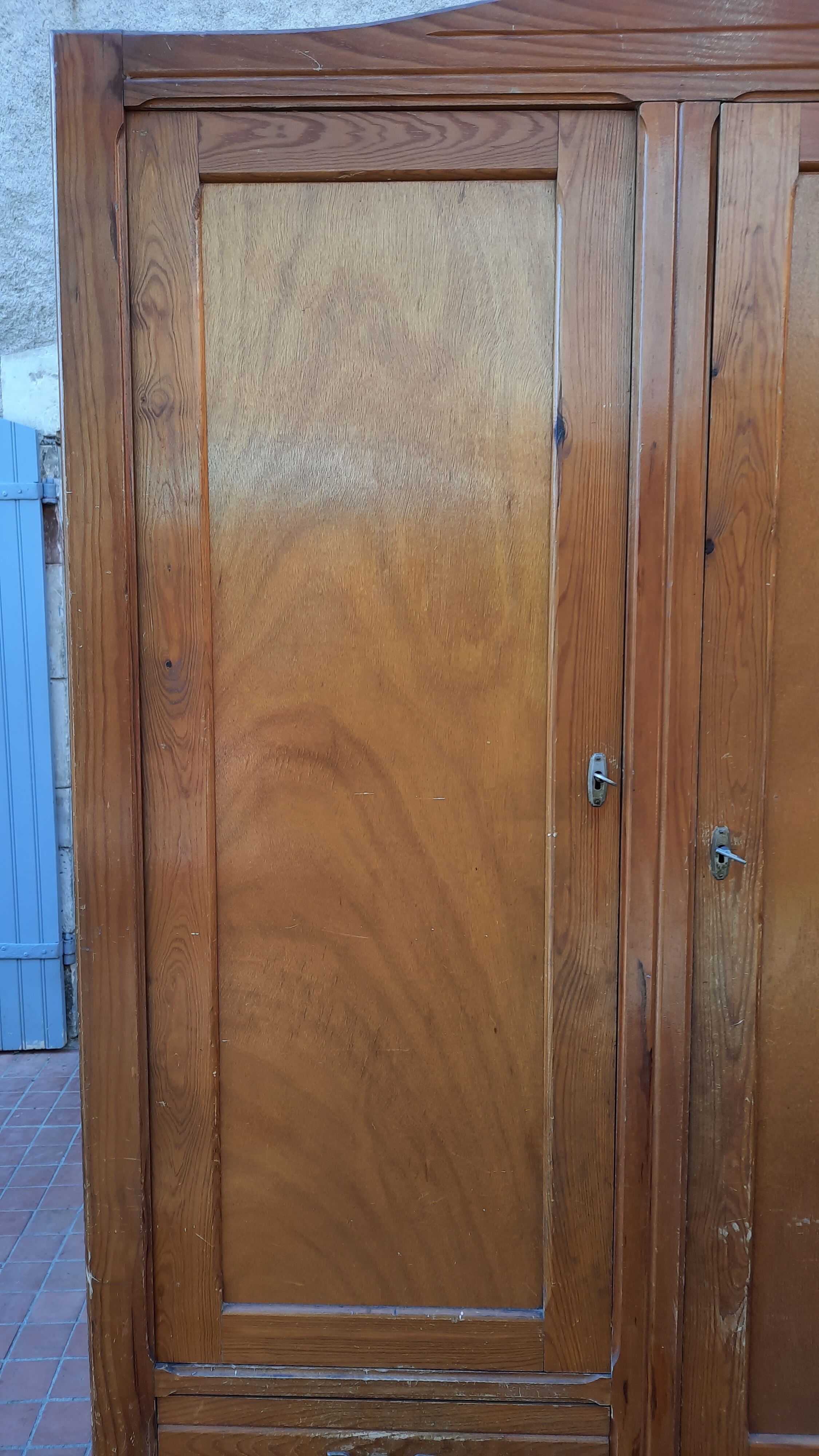 Armoire parisienne