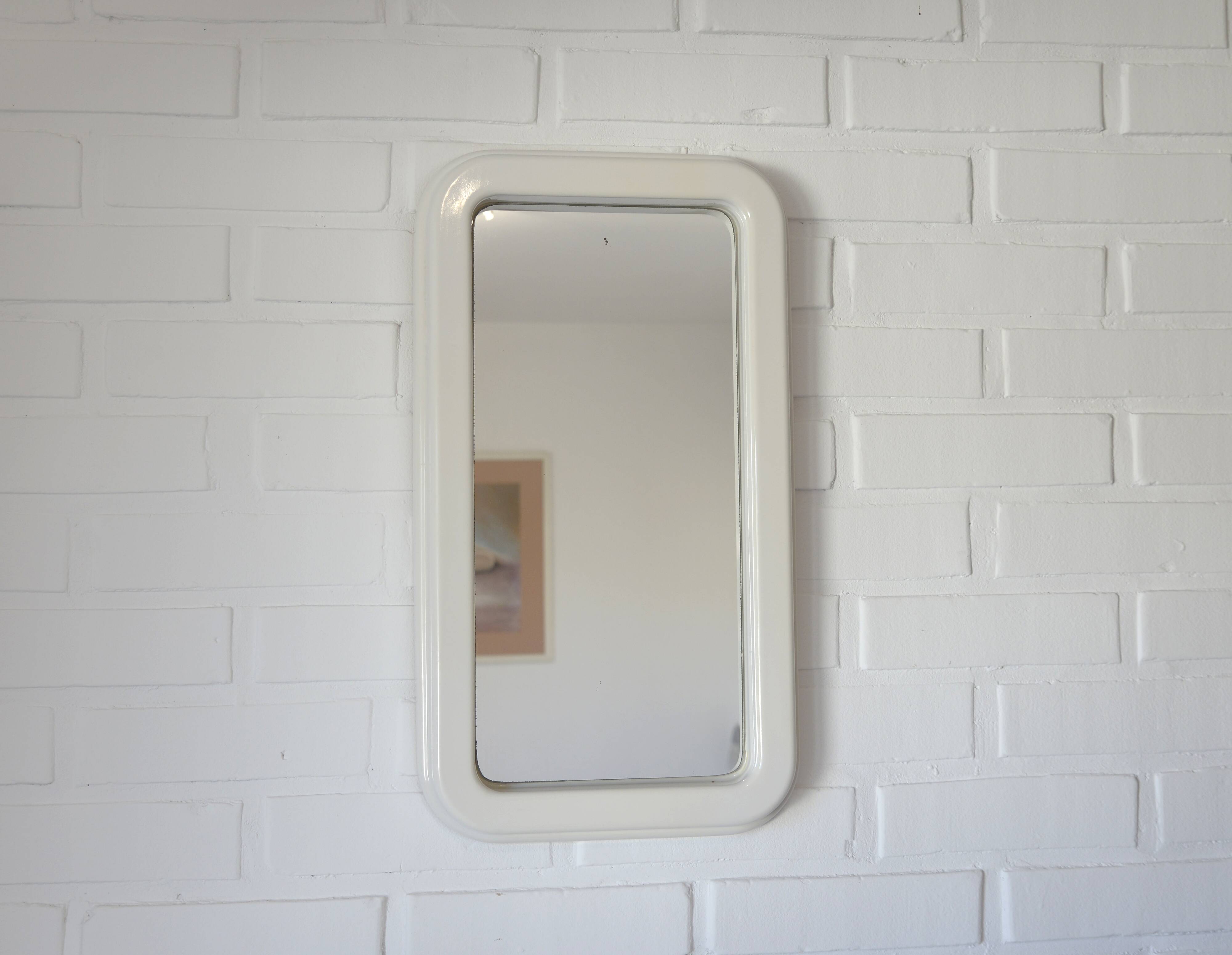 Miroir mural en plastique blanc style Space Age vintage Mid-Century Modern (MCM), Yougoslavie, années 1970
