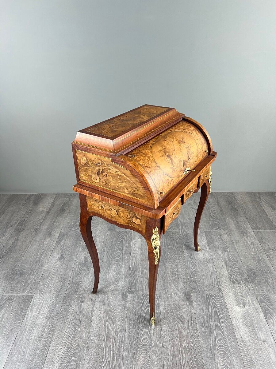 Bureau à cylindre en marqueterie de style Louis XV, XIXe siècle