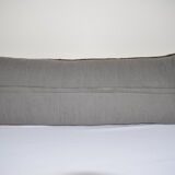 Housse de coussin brodée