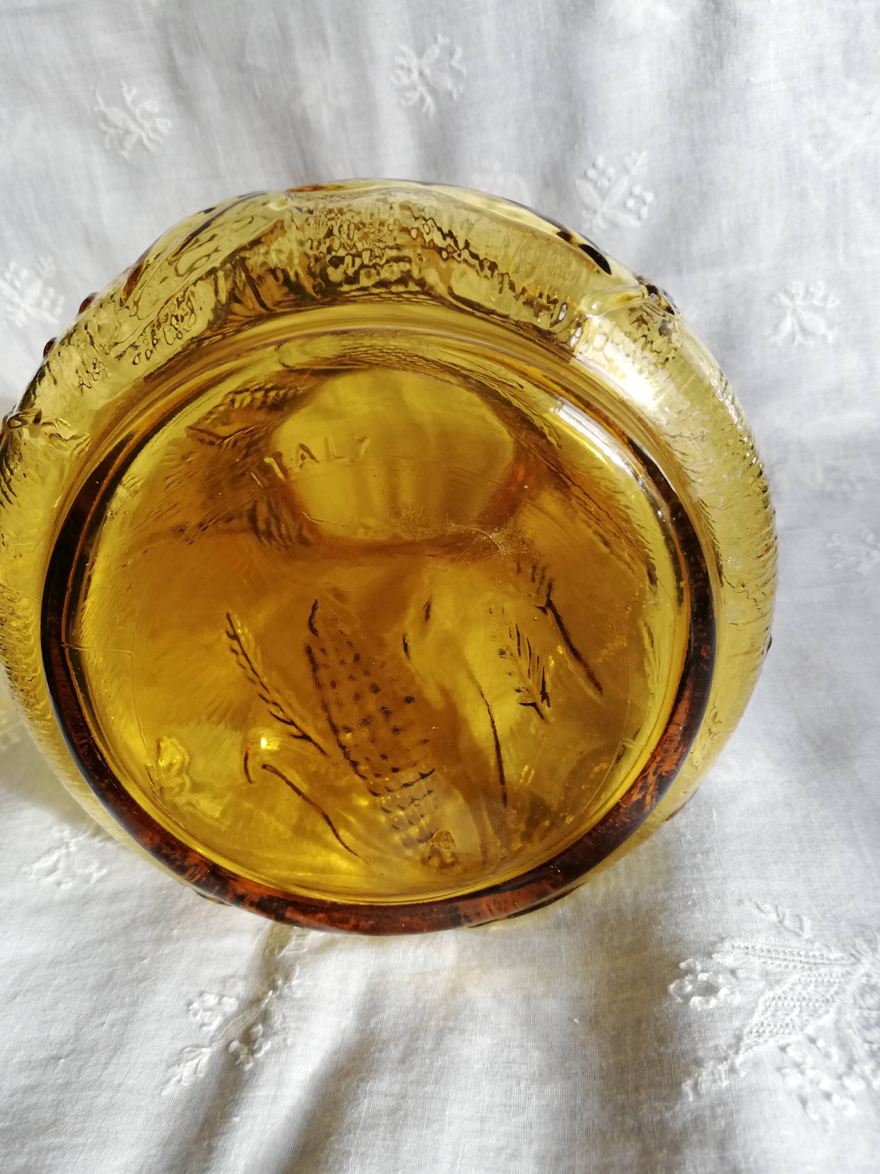 Pichet vintage en verre jaune ambré gravé