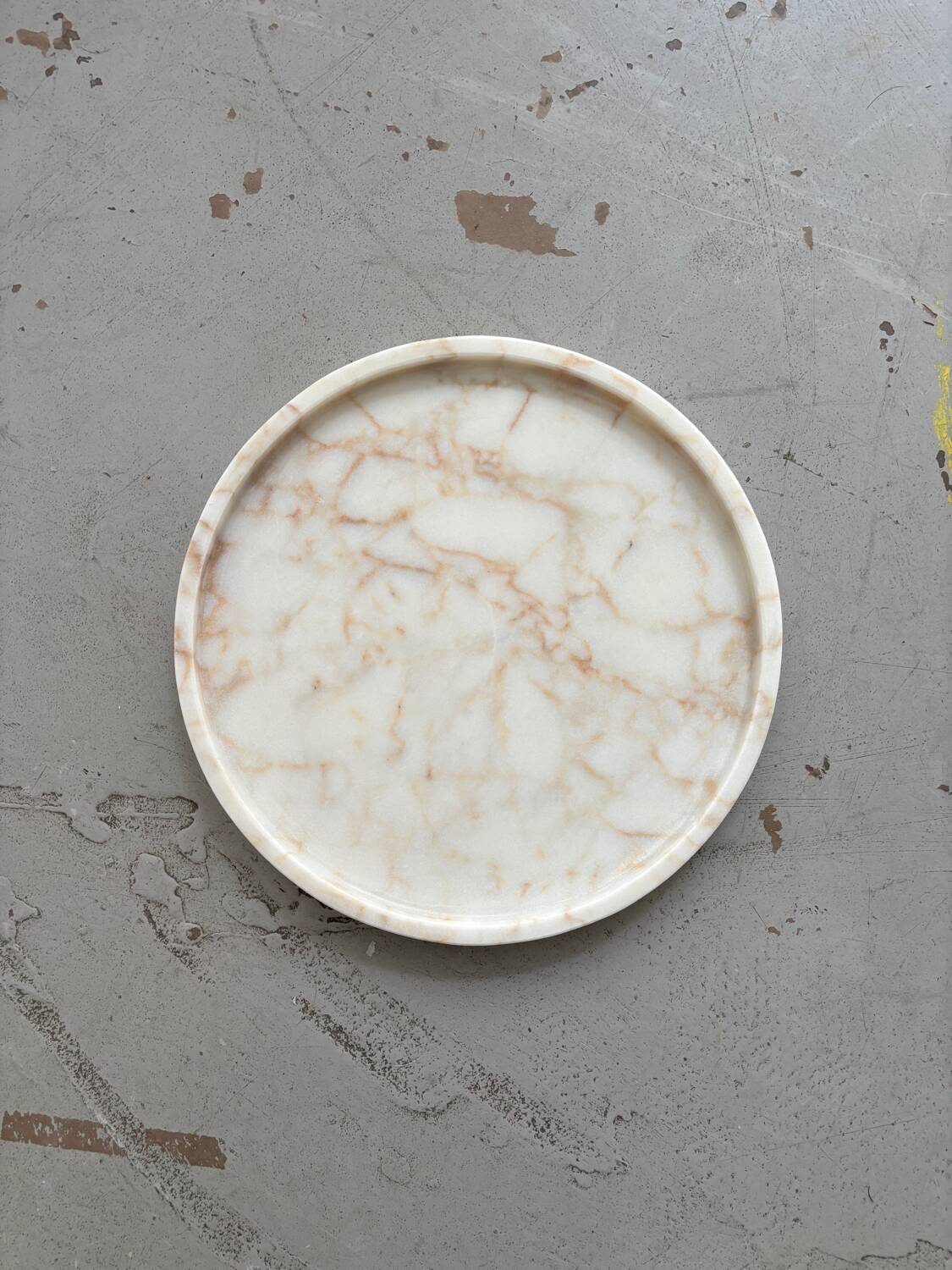White onyx dish
