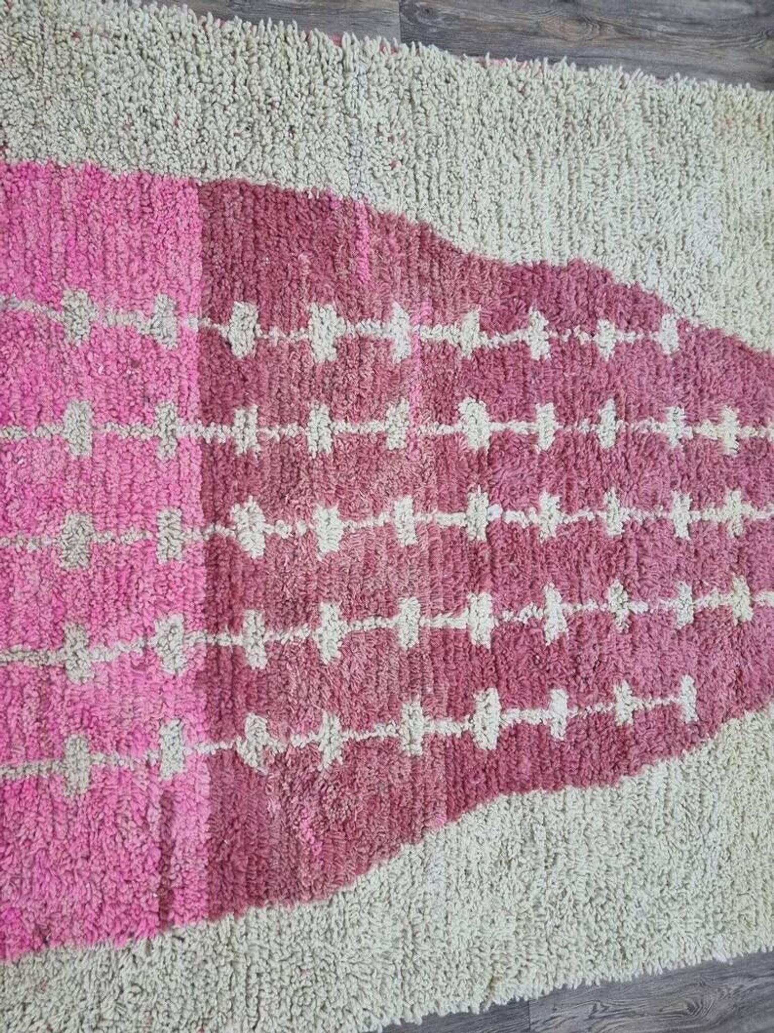 Traditional handmade wool rug size 150 x 250 cm