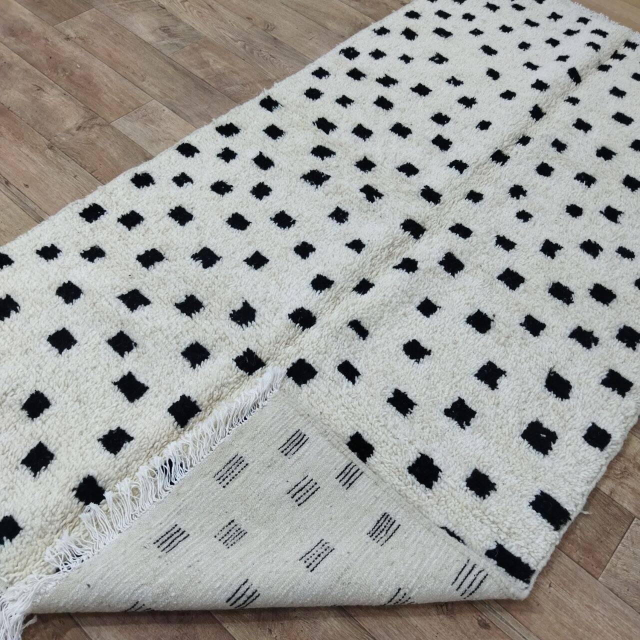 Handmade wool Berber rug 255 x 138 cm